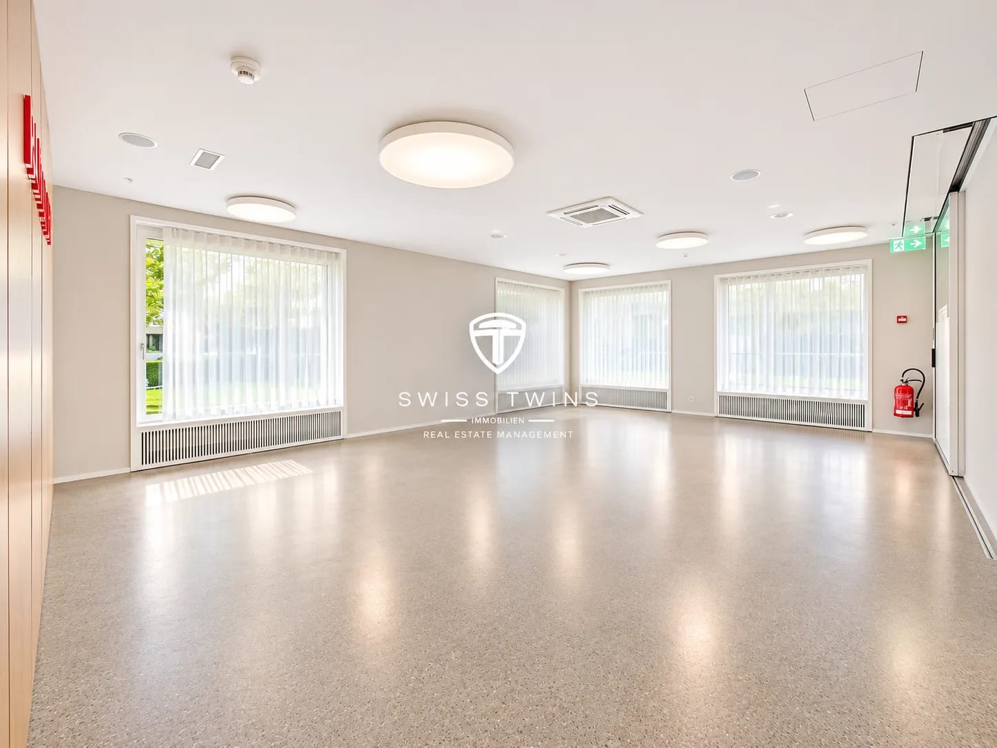 240m² commercial, photo 3 sur 10
