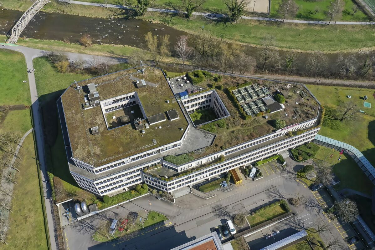 3700m² office