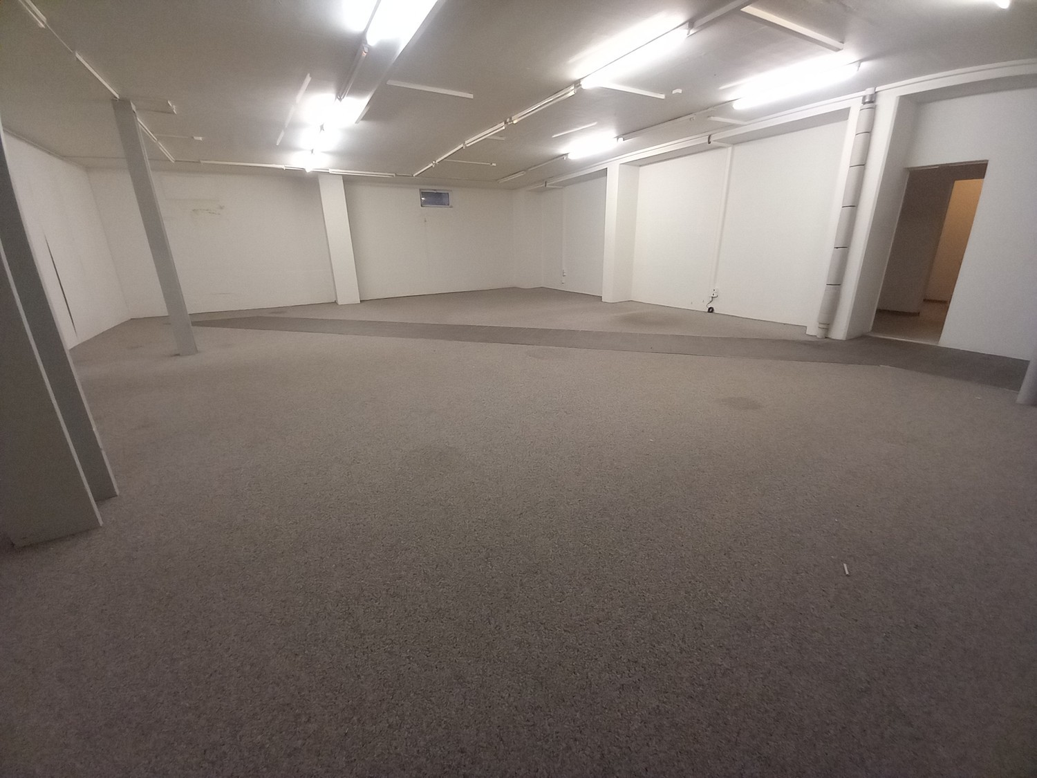 188m² shop