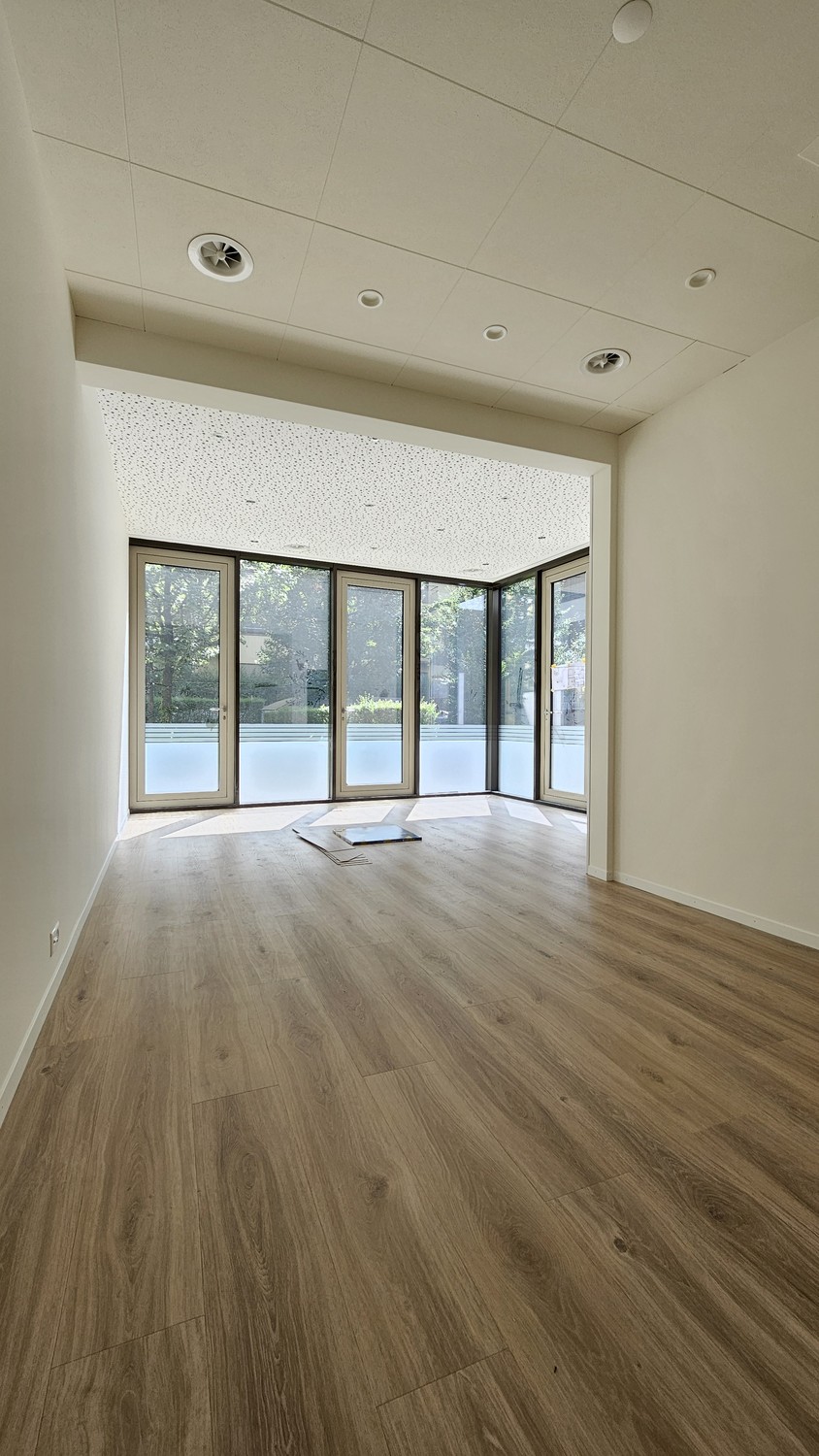 32m² commercial