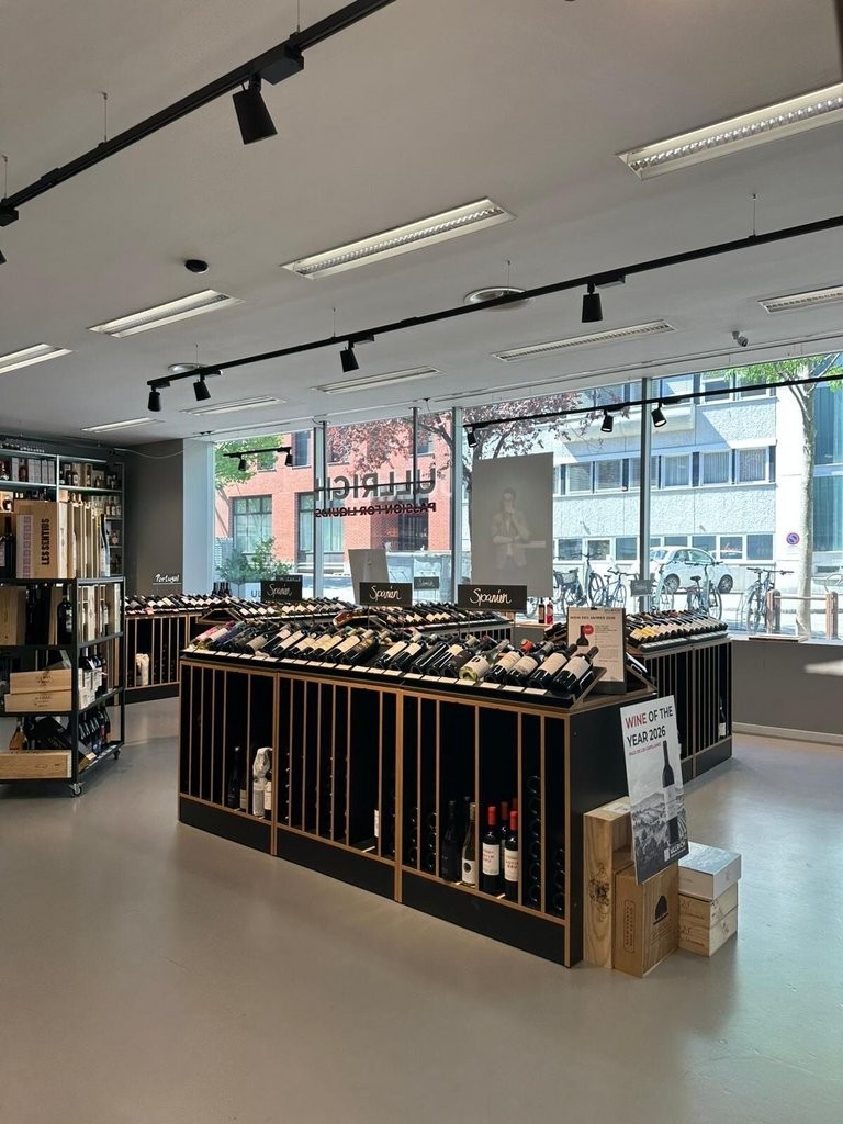 180m² shop