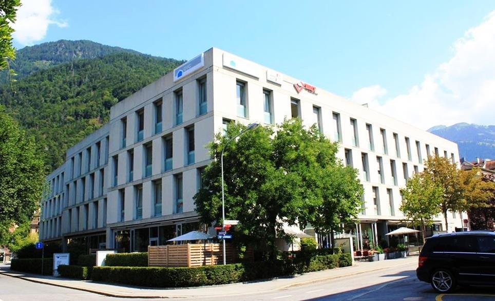 180m² shop