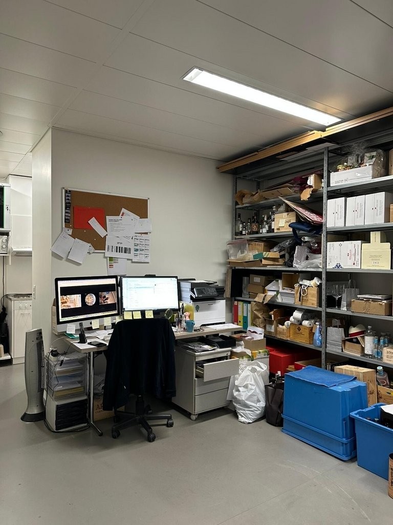 180m² shop