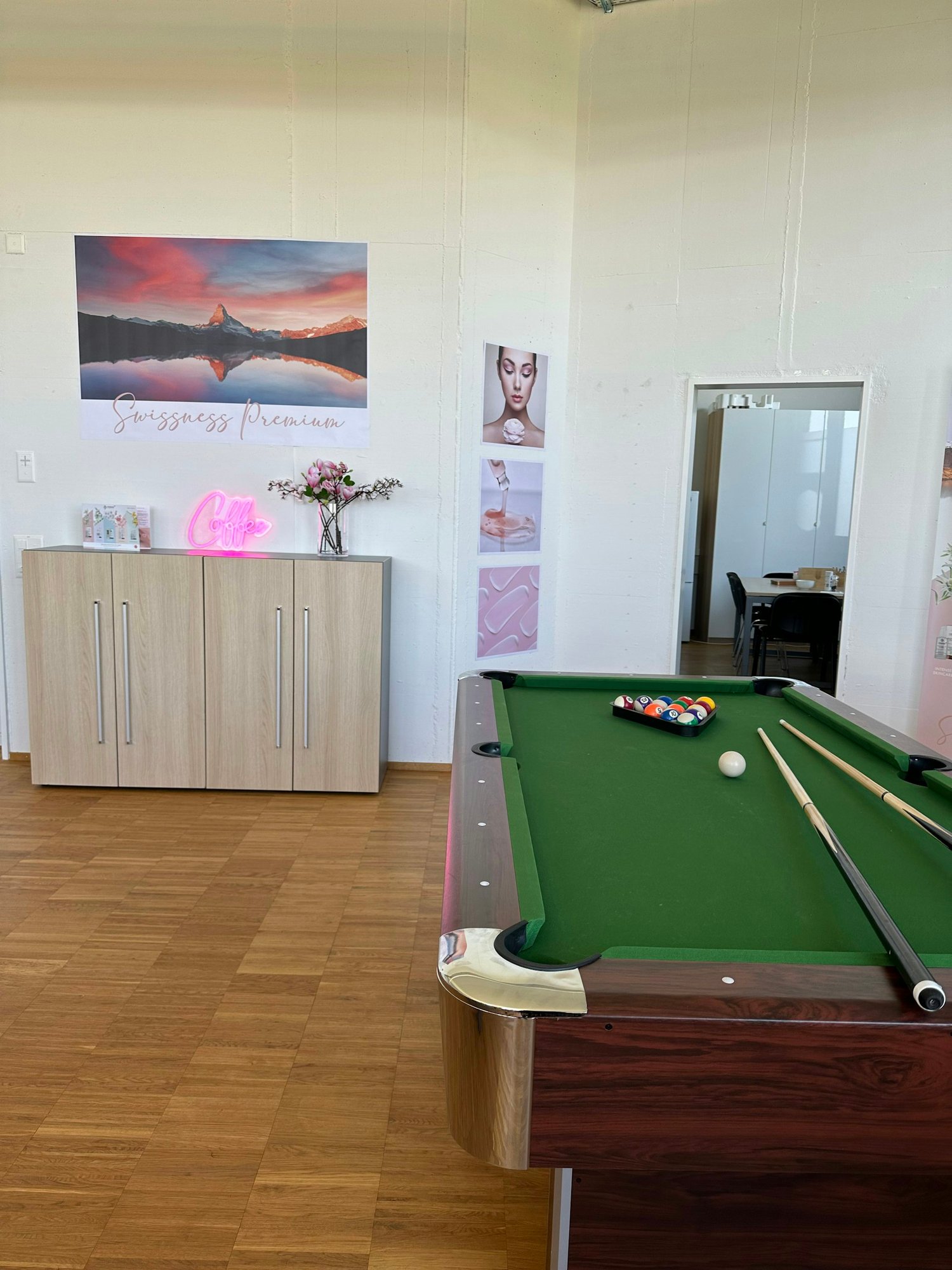 100m² office