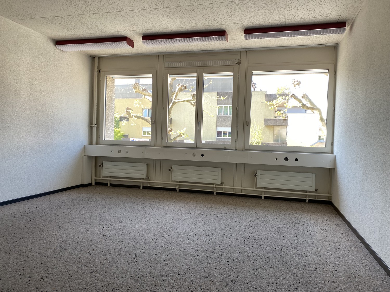296m² office