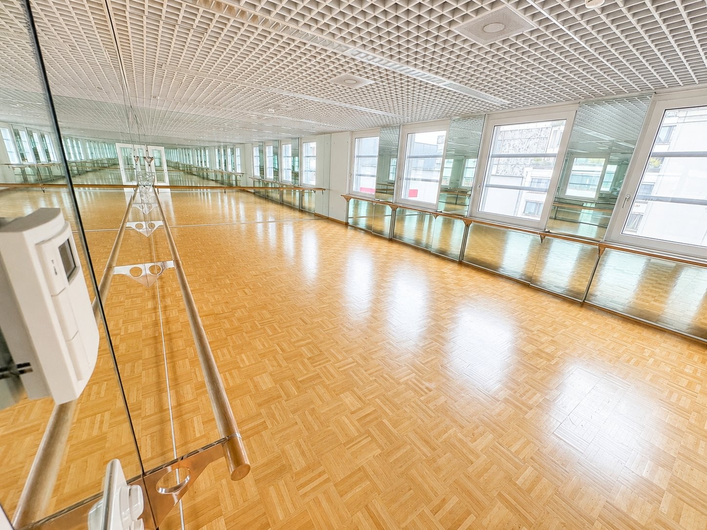 135m² office