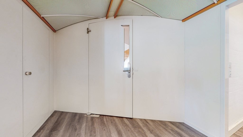 126m² office