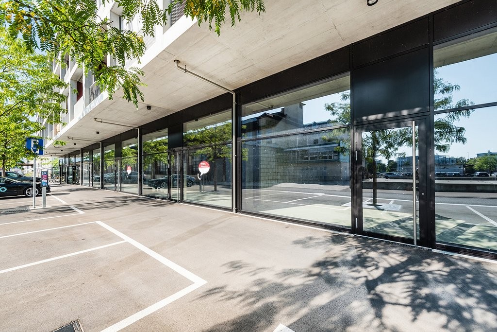 565m² negozio