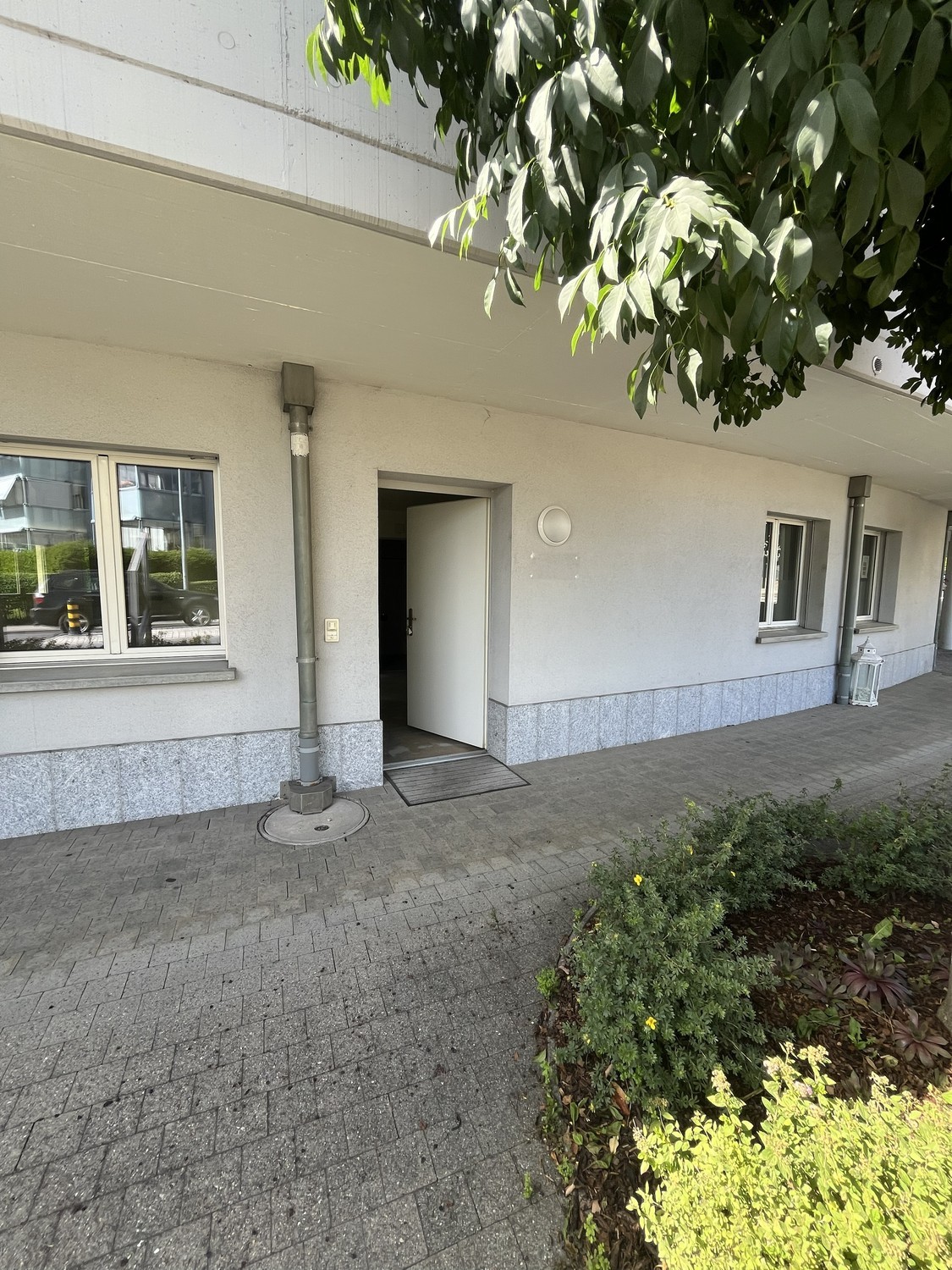 135m² commercial
