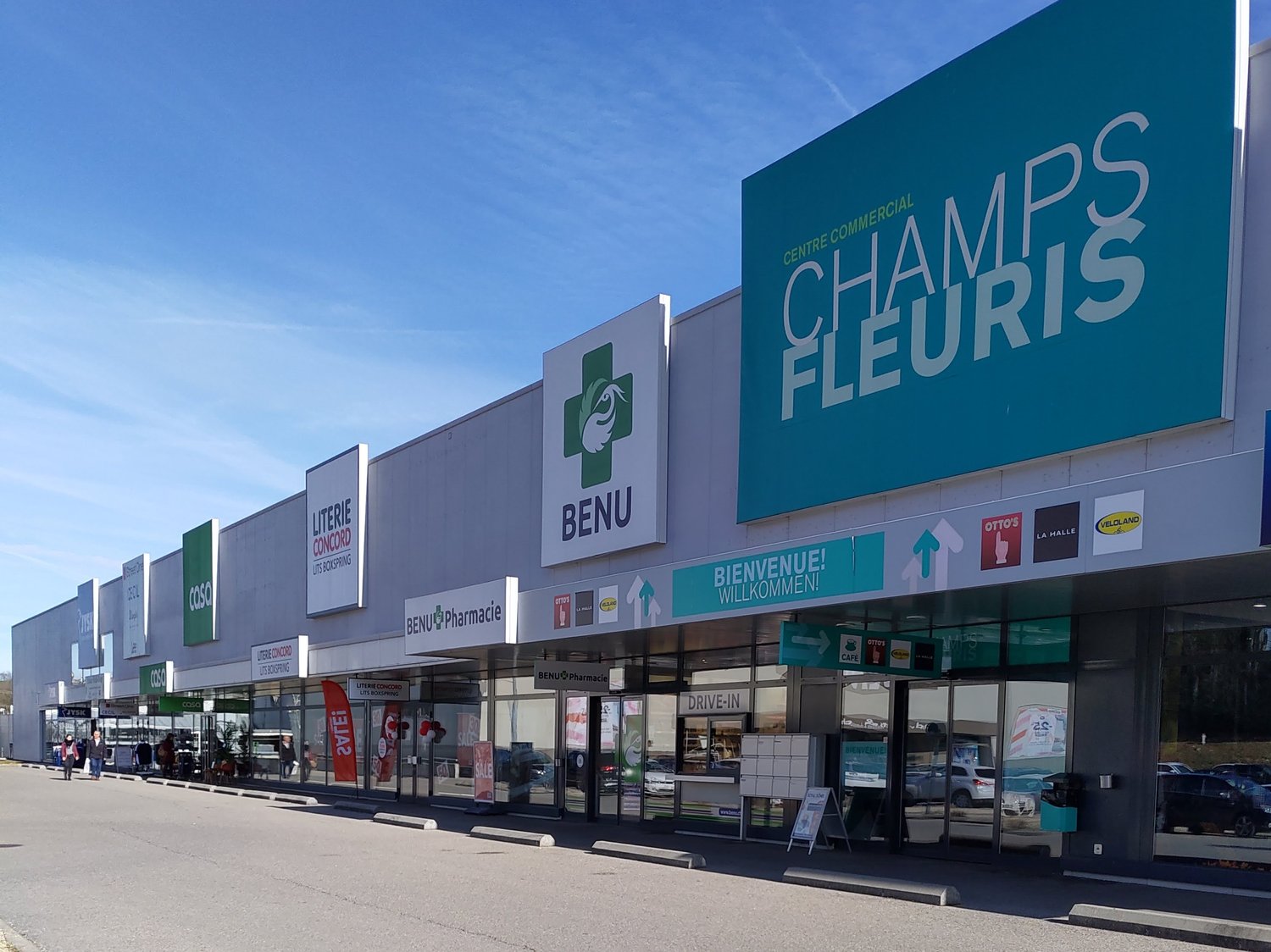 Magasin de 1679m²