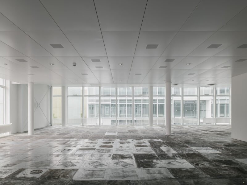 815m² commercial