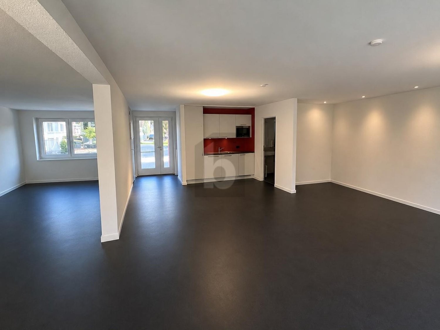 162m² office
