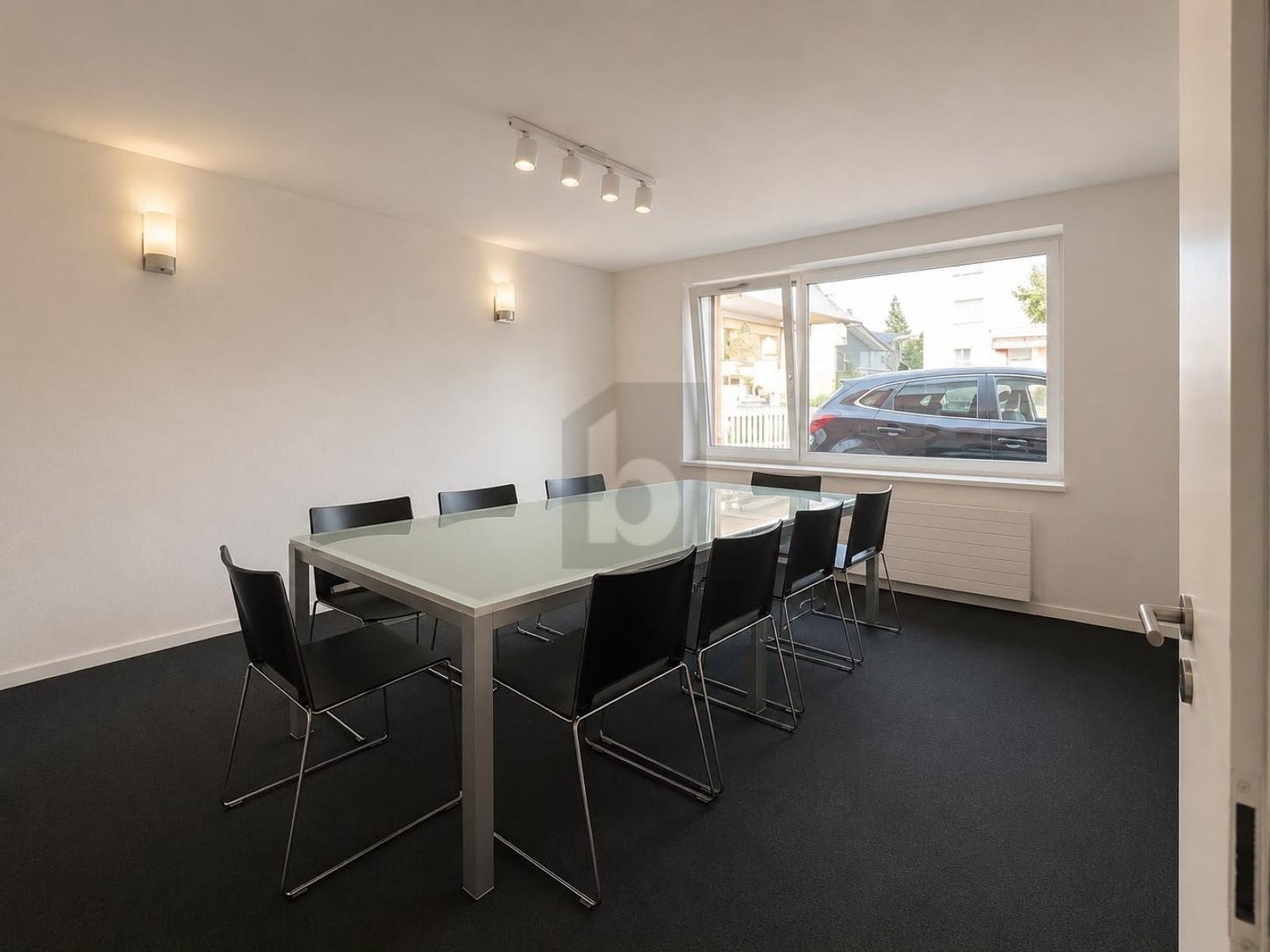 162m² office