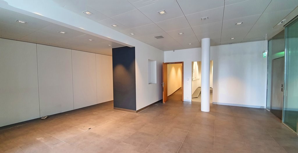 188m² shop, Foto 5 von 9