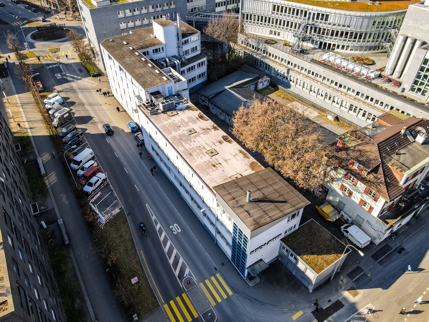 1030m² commerciale, foto 1 di 9