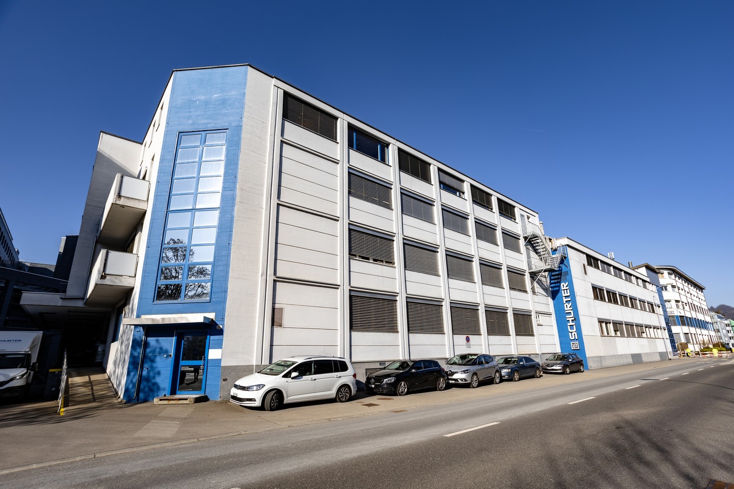 1030m² commerciale, foto 2 di 9