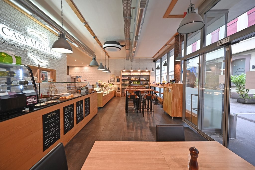 316m² shop