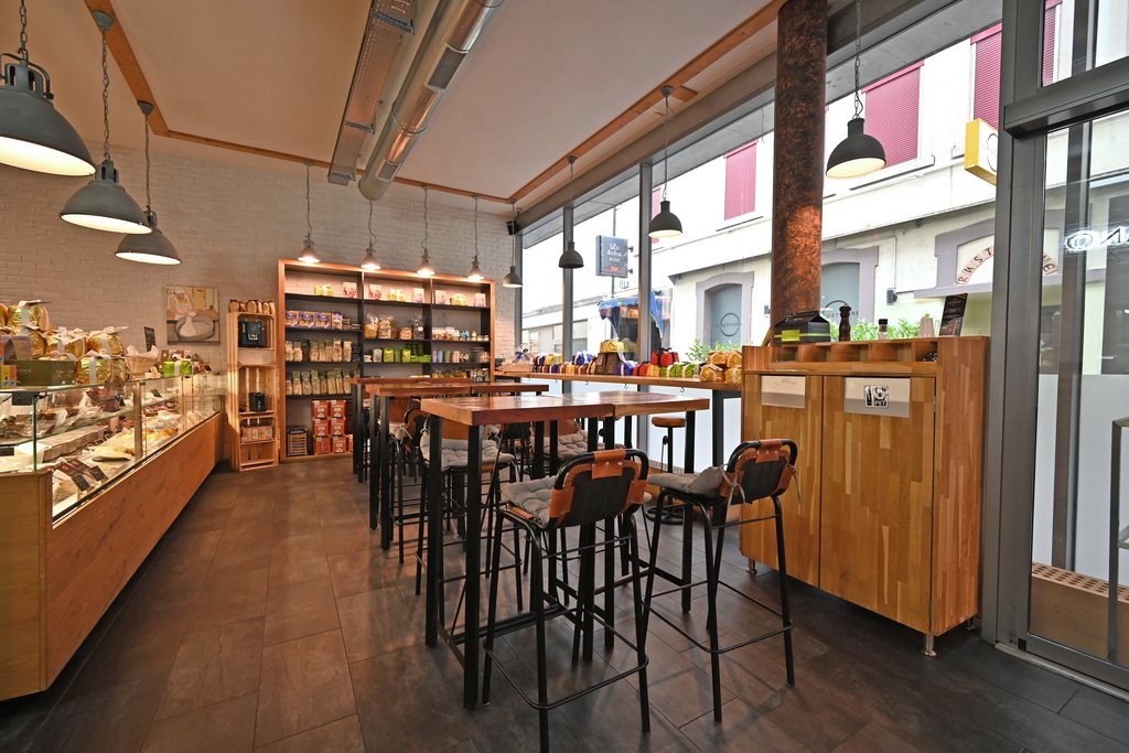 316m² shop