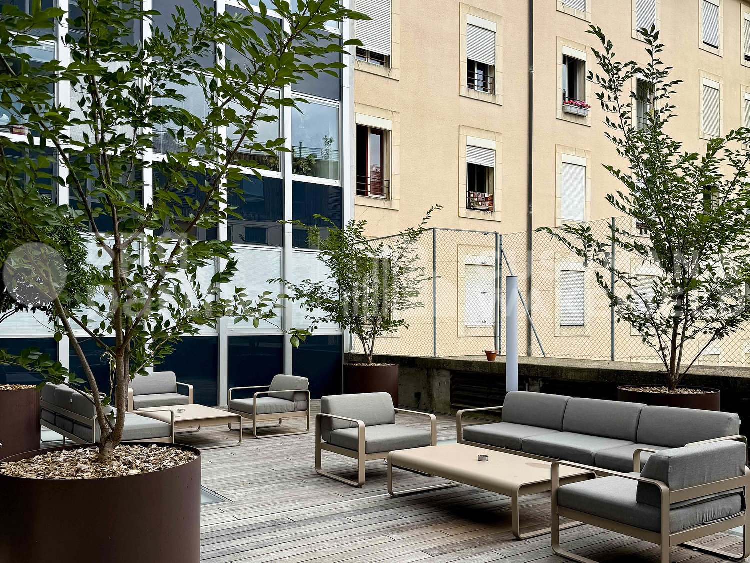 198m² office