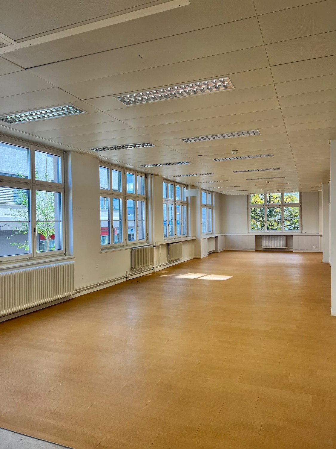 160m² commercial, photo 2 of 7