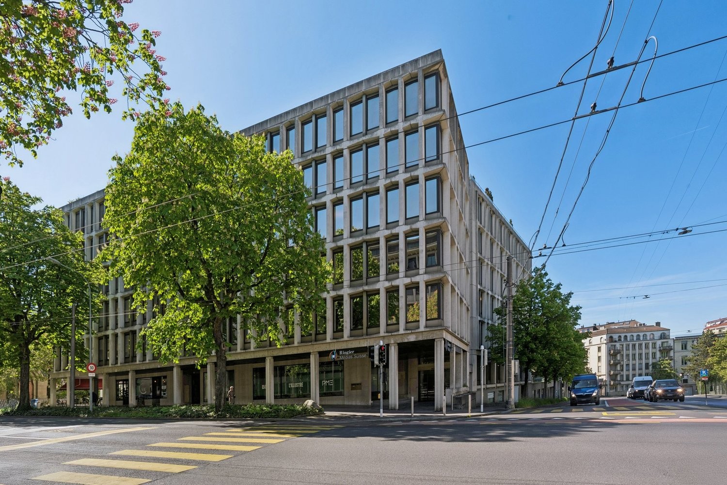 690m² Büro, Foto 1 von 10