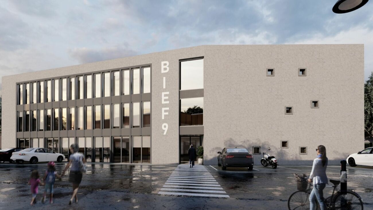 356m² commerciale, foto 4 di 9