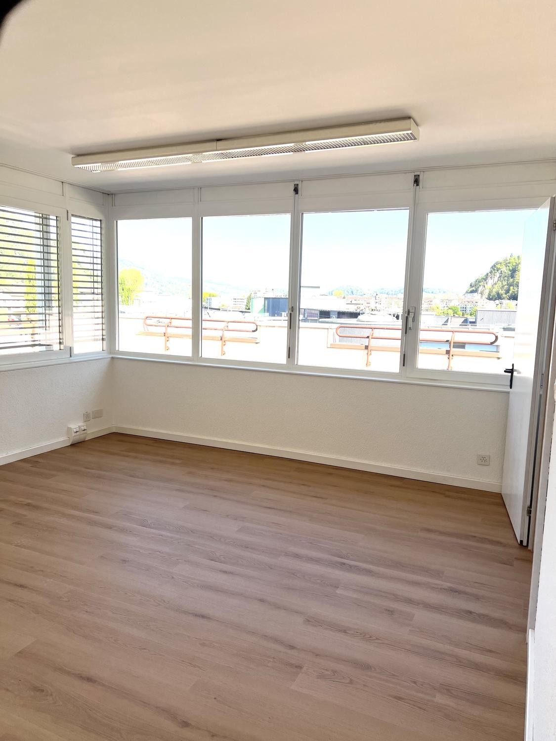65m² office