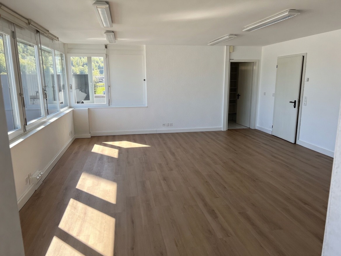 65m² office