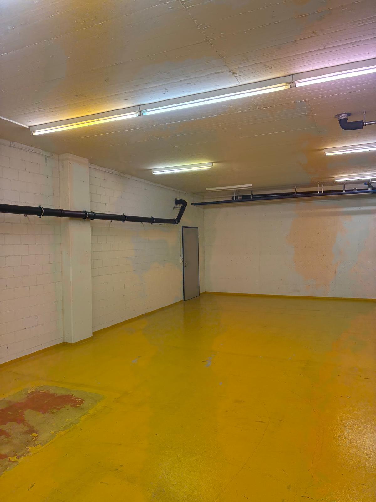 Local de stockage de 130m², photo 3 sur 3