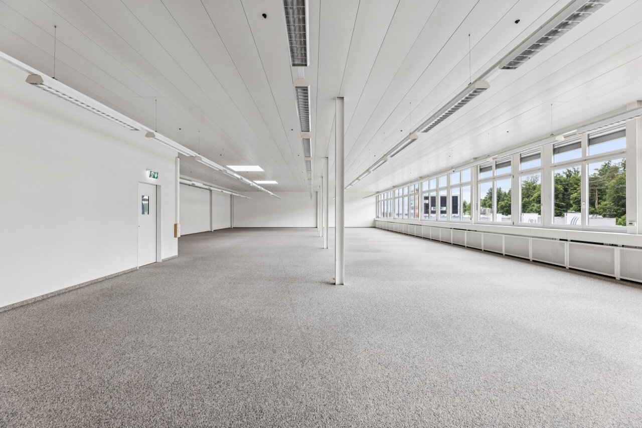 331m² office