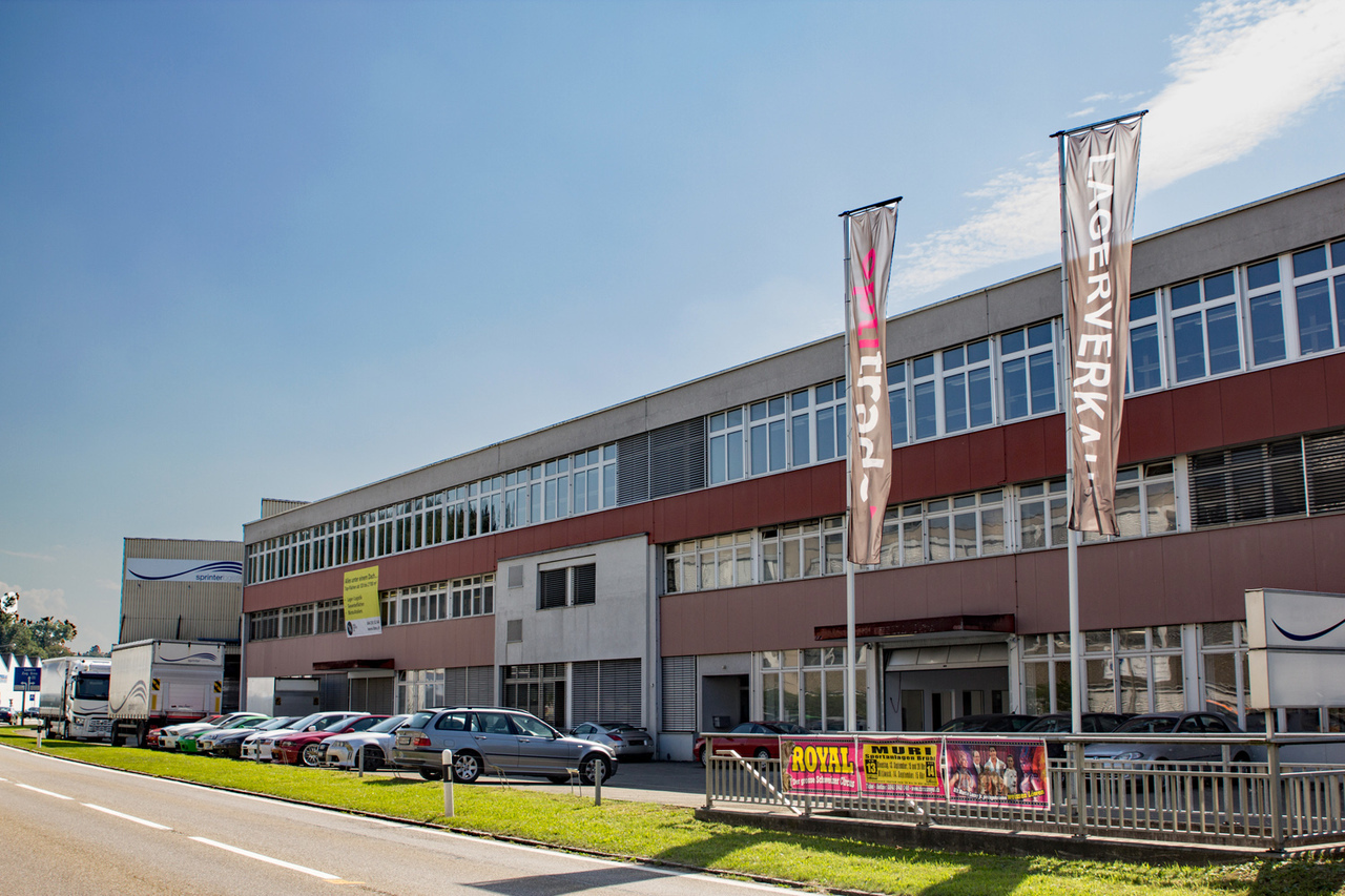 331m² office
