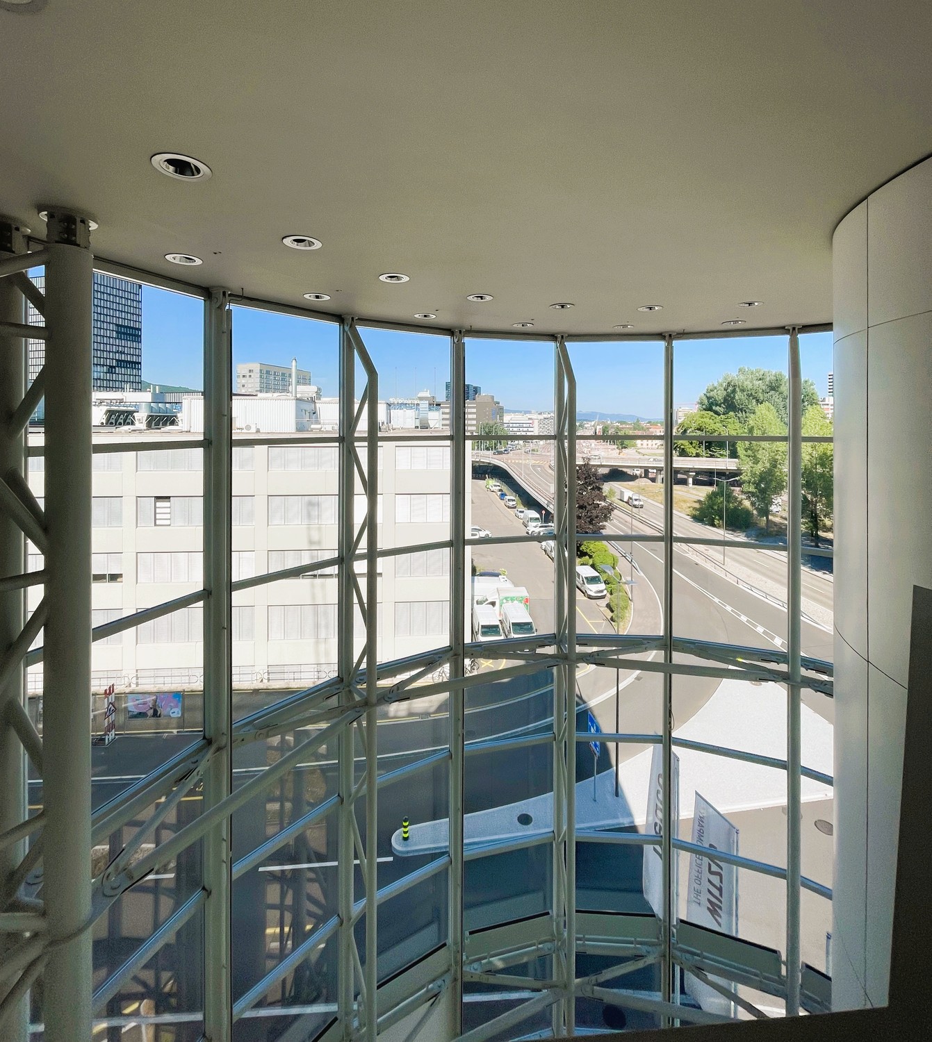 300m² office