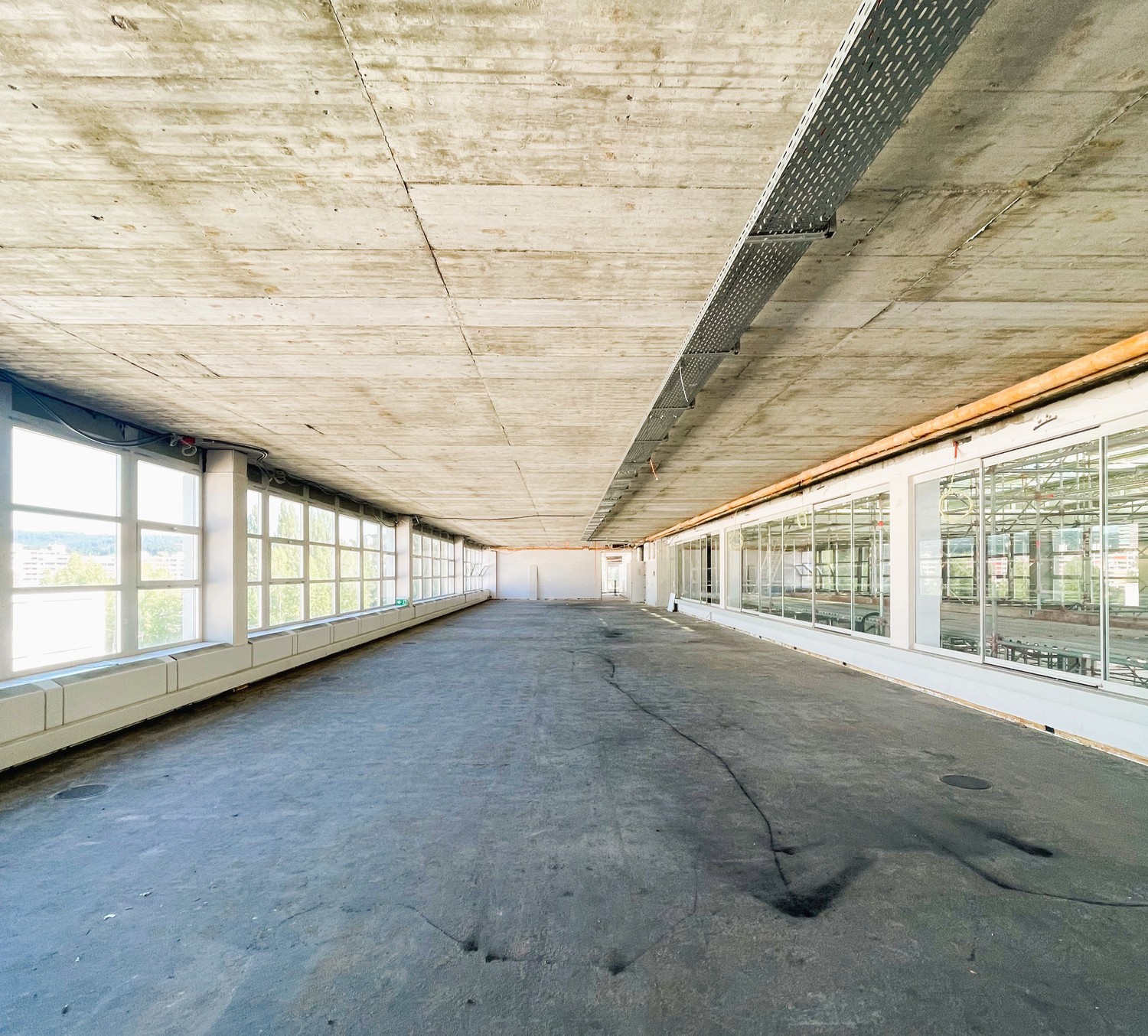 300m² office
