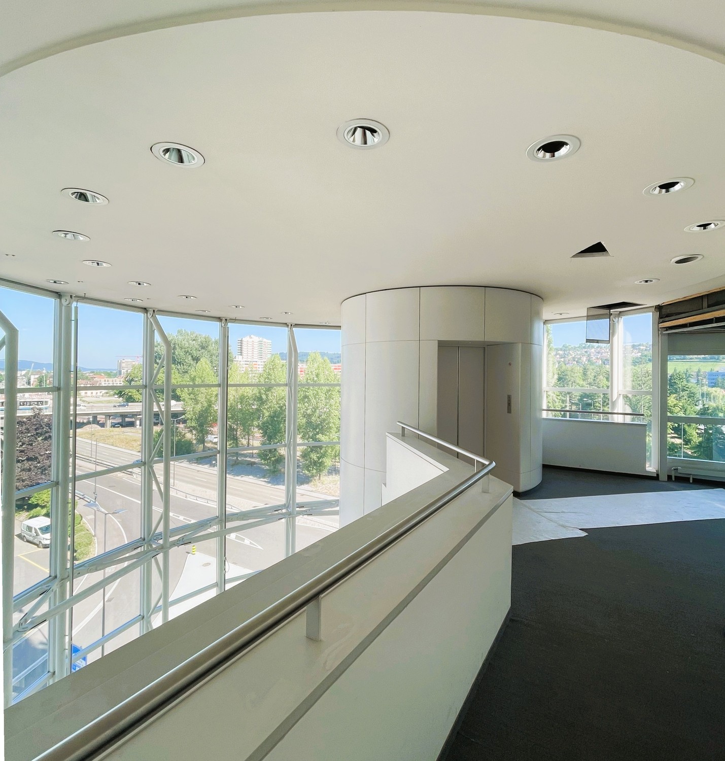 300m² office