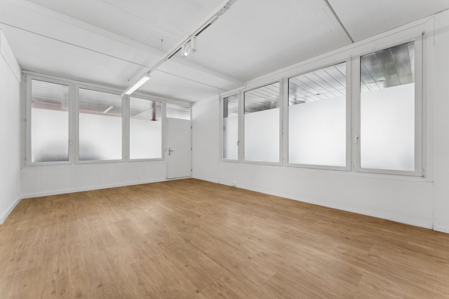325m² shop, Foto 3 von 8
