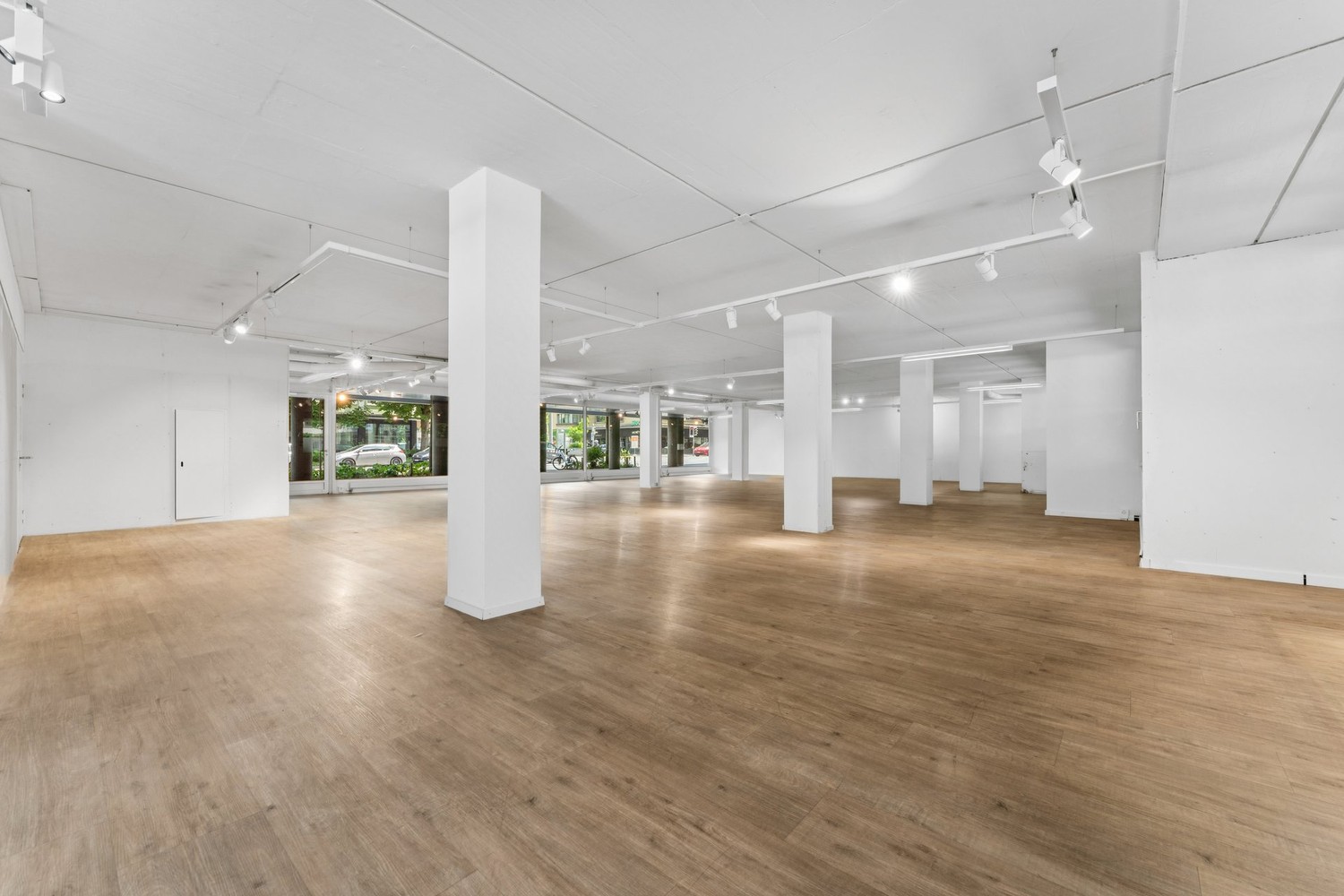 325m² shop, Foto 4 von 8