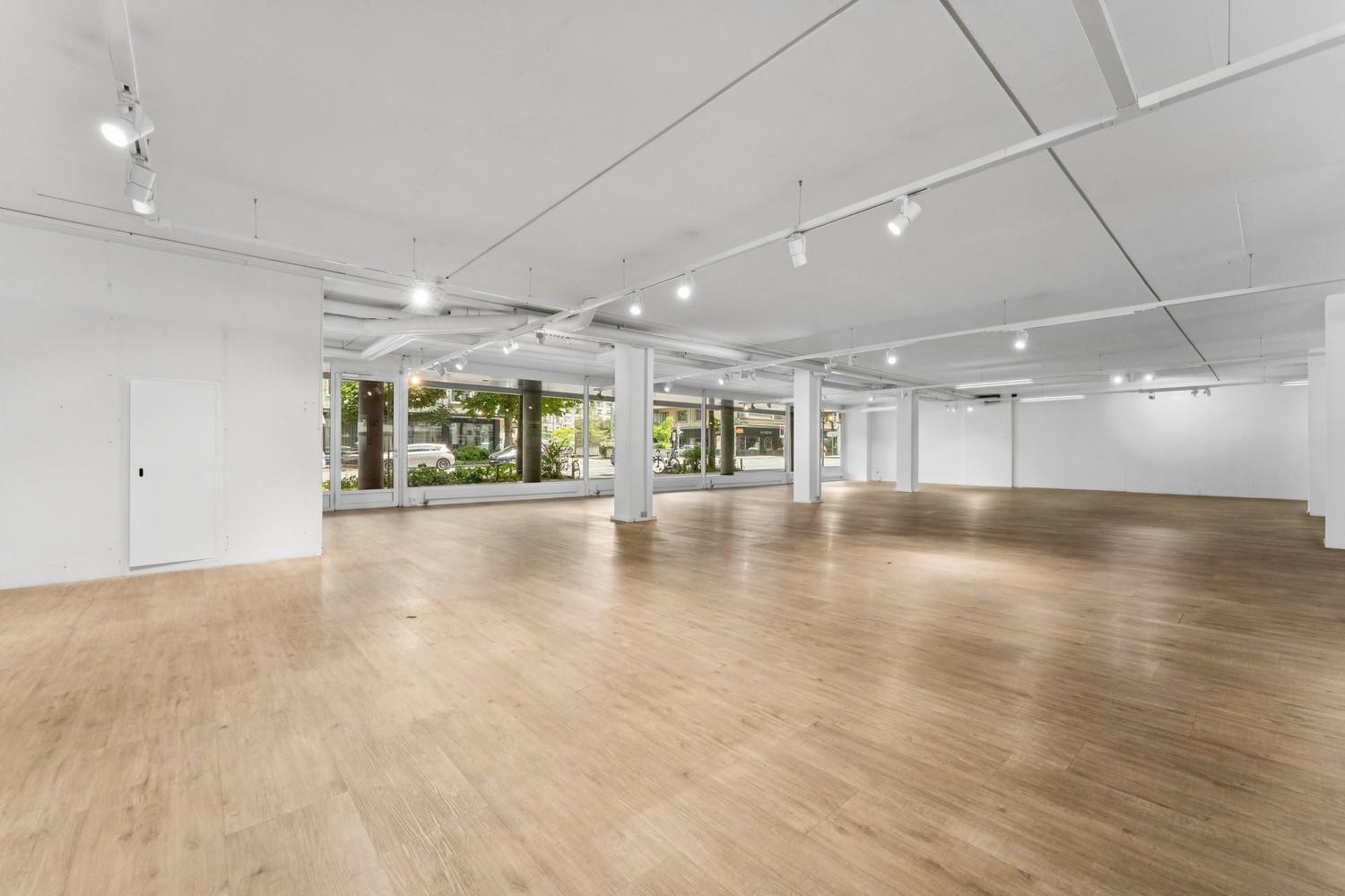 325m² shop, Foto 1 von 8