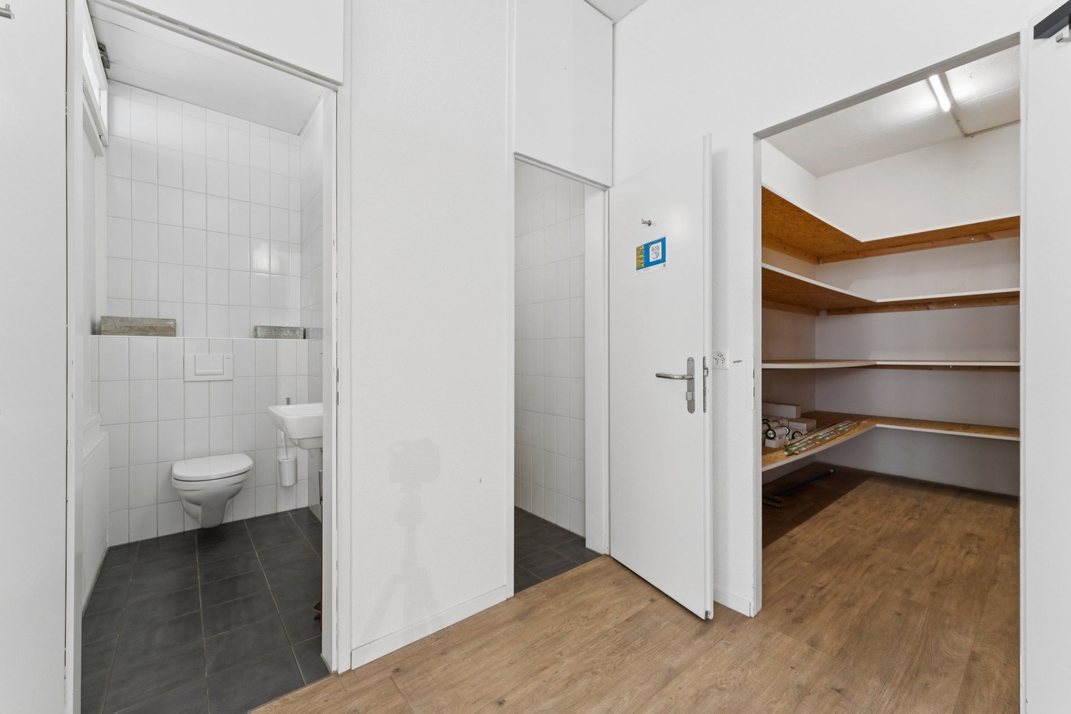 325m² shop, Foto 6 von 8