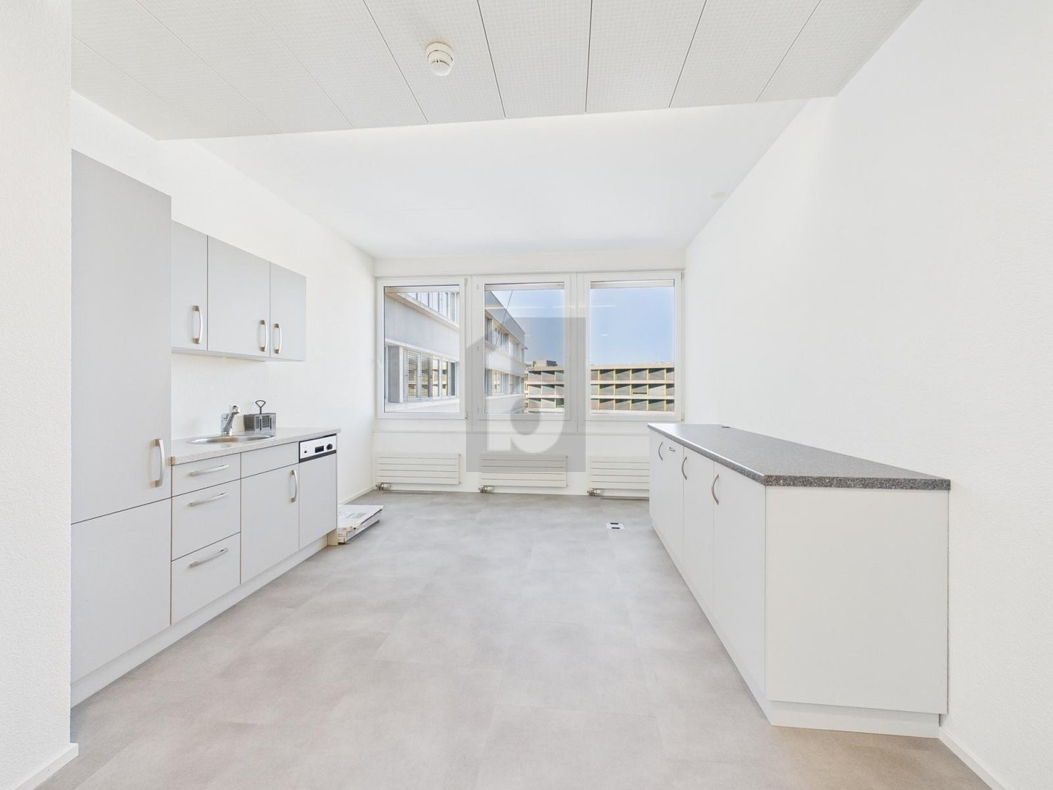317m² office