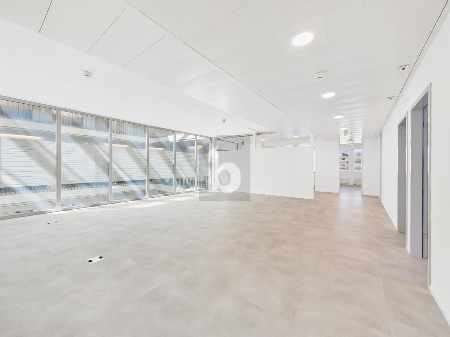 317m² office