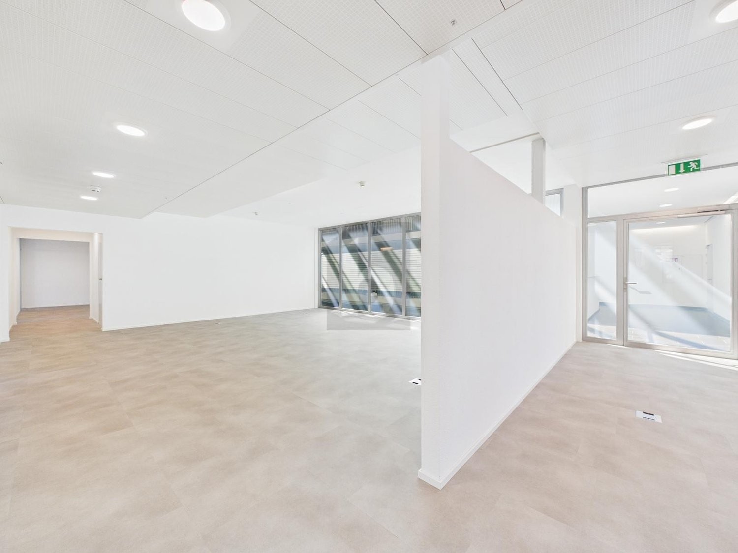 317m² office