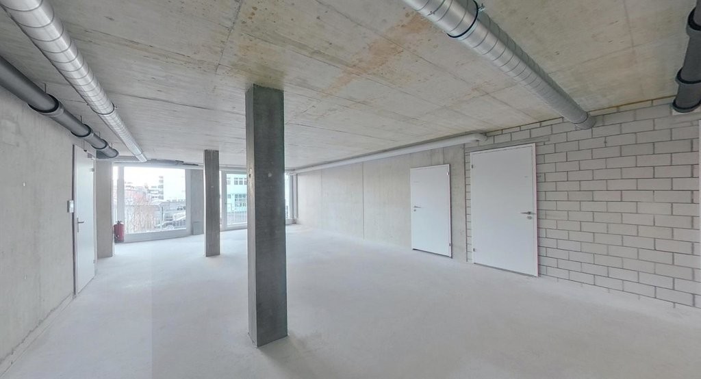 93m² office