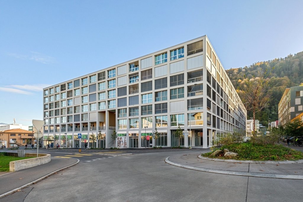 93m² office