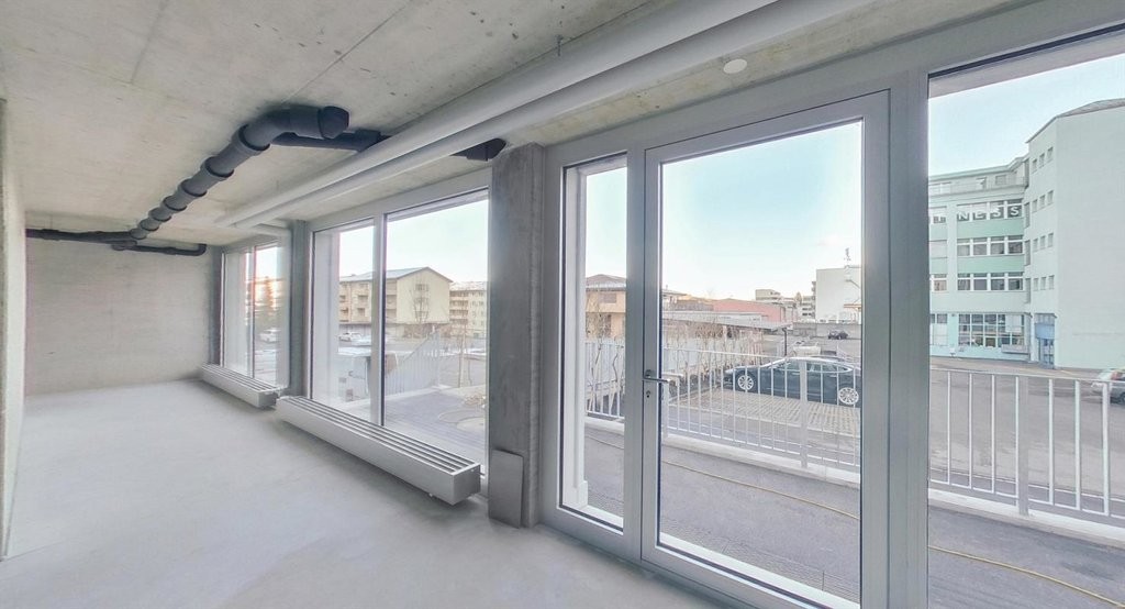 93m² office