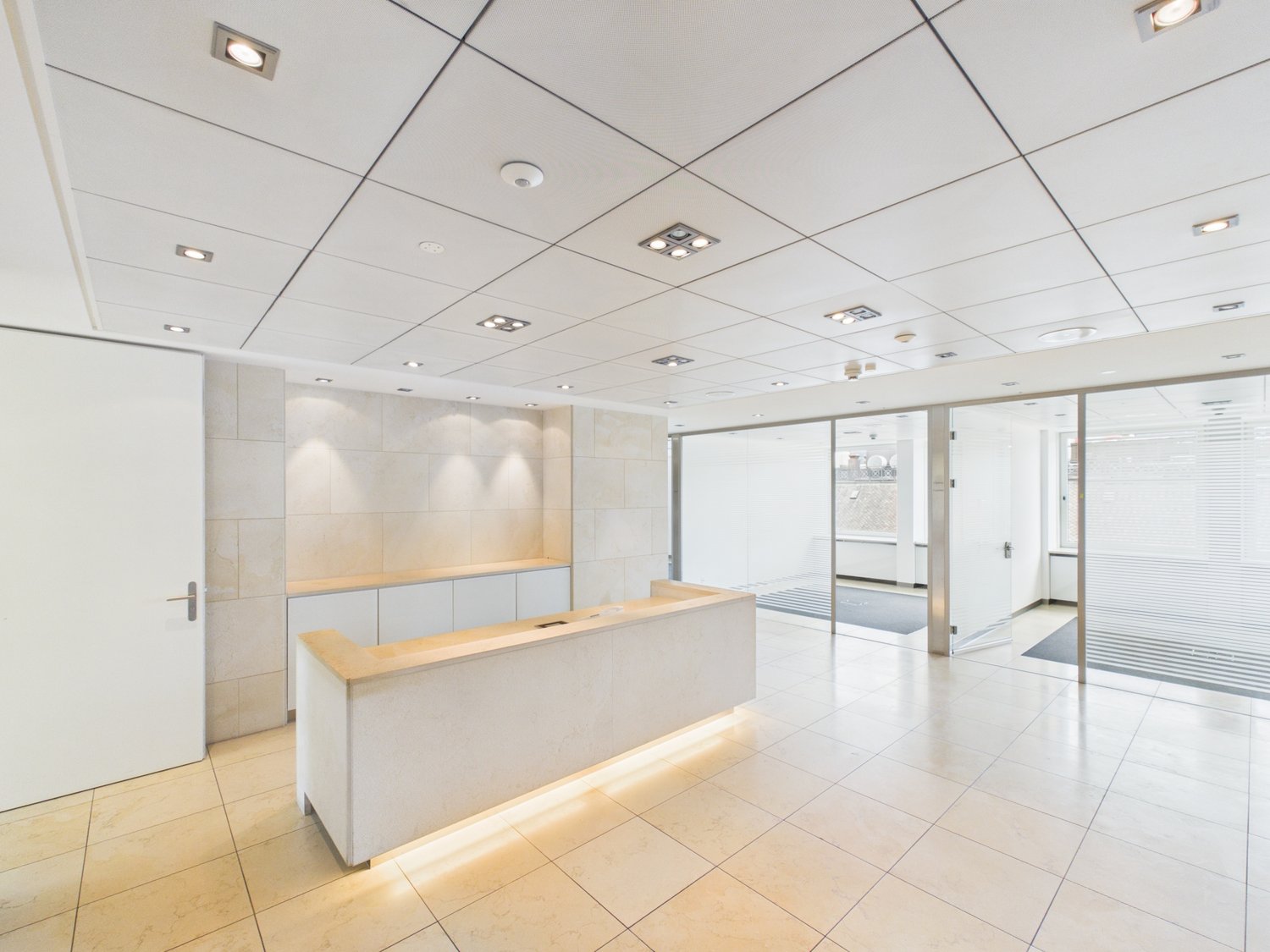 665m² office