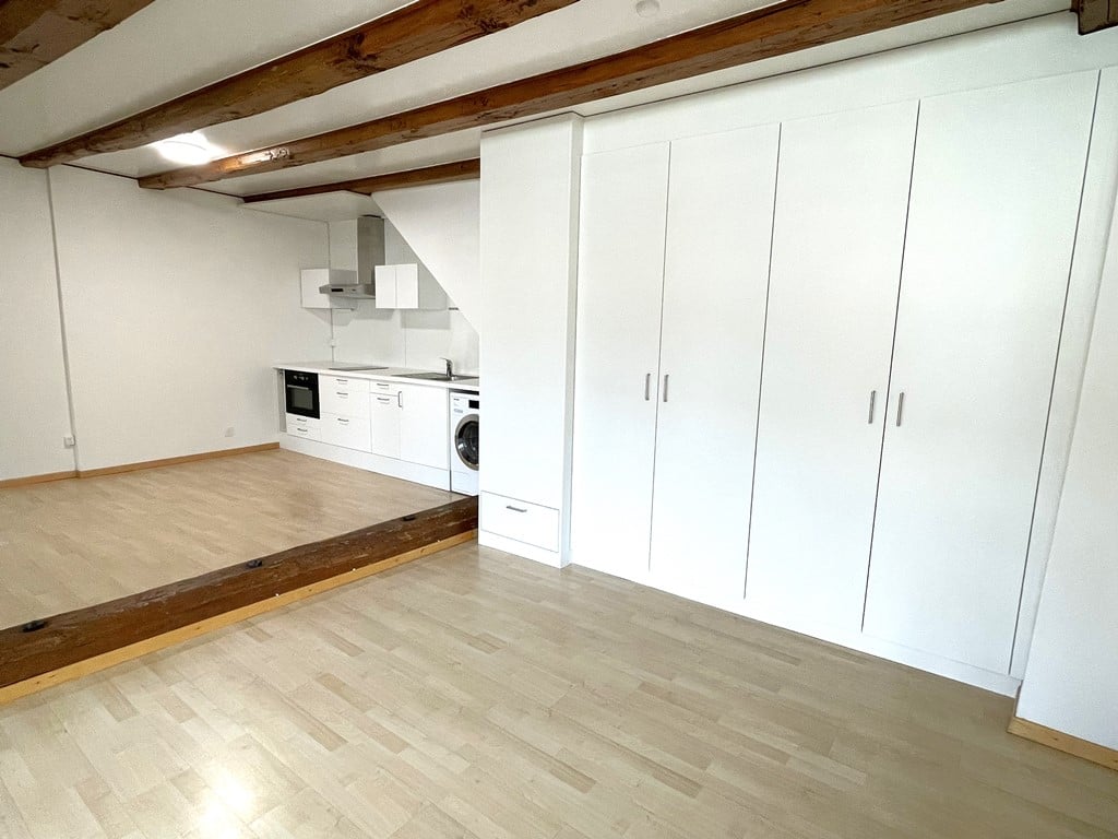 171m² office