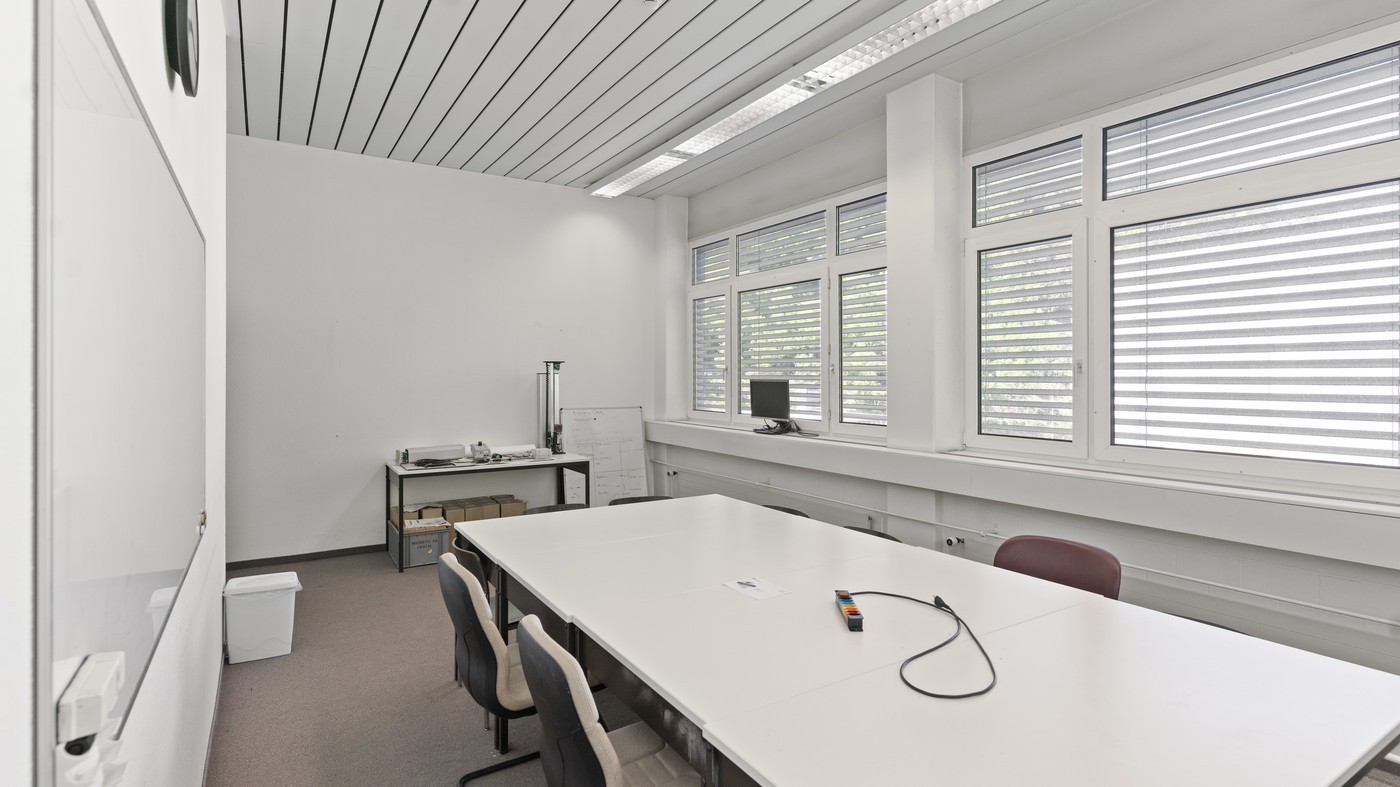 470m² office