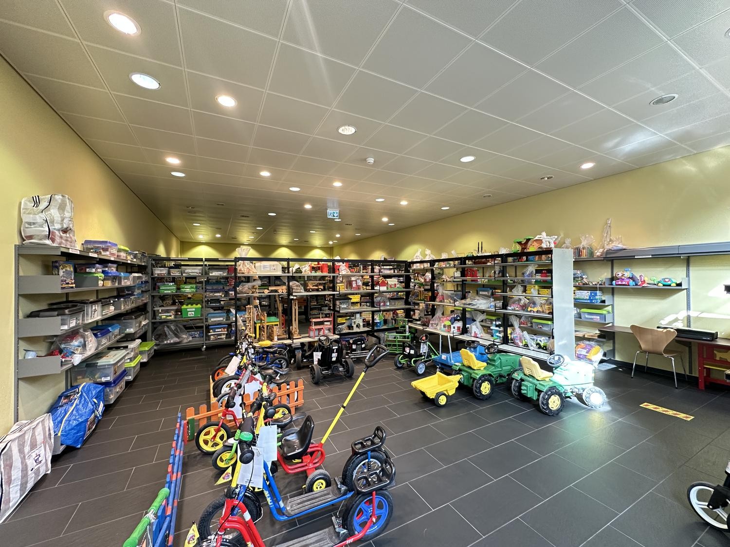 212m² office