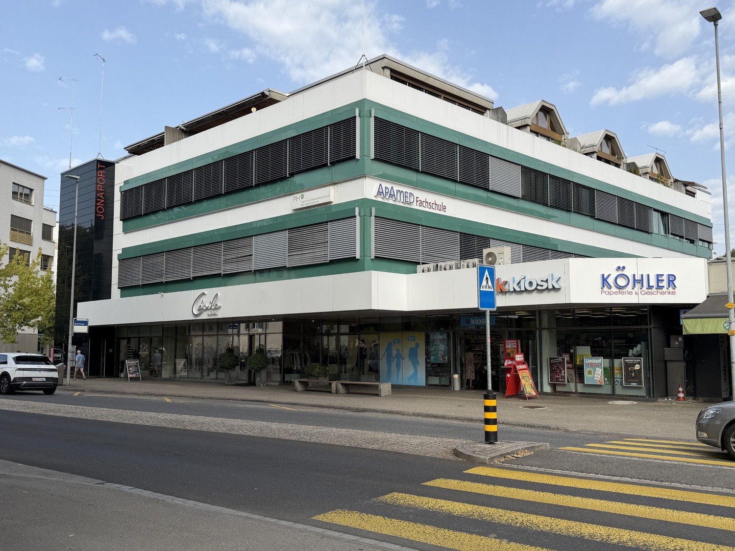 212m² office