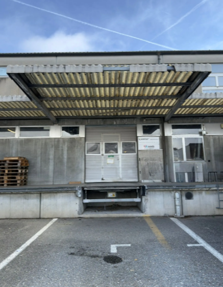 850m² shop
